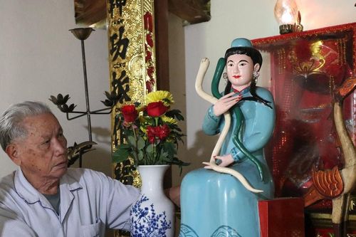 Ngôi đền 400 năm tuổi với huyền tích thờ rắn