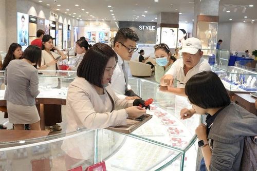 Nhộn nhịp thị trường ngày vía Thần Tài