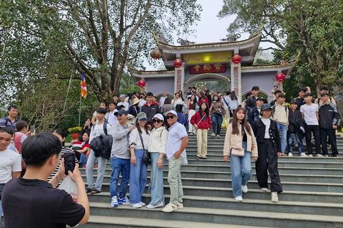 Hà Tĩnh: những cung đường du Xuân chùa Hương Tích