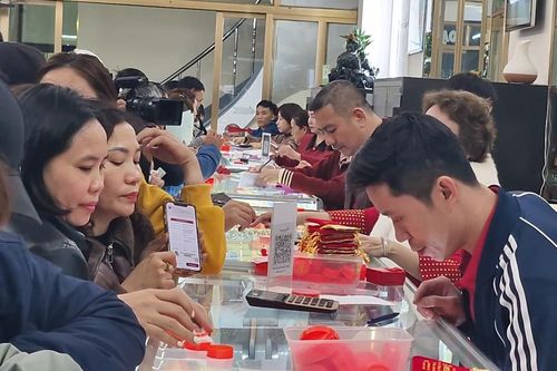 Nghệ An: thị trường vàng sôi động trong ngày vía Thần Tài
