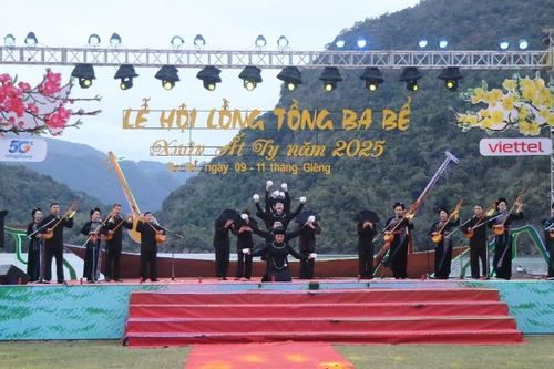 Khai hội lồng tồng Ba Bể