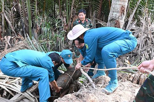 Trà Vinh: Xử lý quả bom chưa nổ, rỉ sét, nặng 115kg