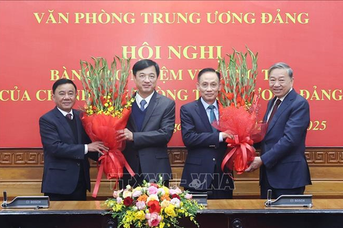Tổng Bí thư dự Hội nghị bàn giao nhiệm vụ của Chánh Văn phòng Trung ương Đảng