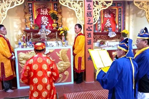 Tri ân công đức thần núi, các vị tiền hiền khai cơ, lập làng