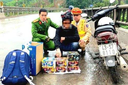 Bắt đối tượng vận chuyển pháo hoa nổ