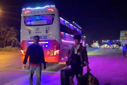 CSGT hỗ trợ kịp thời một sản phụ vỡ ối trên xe khách