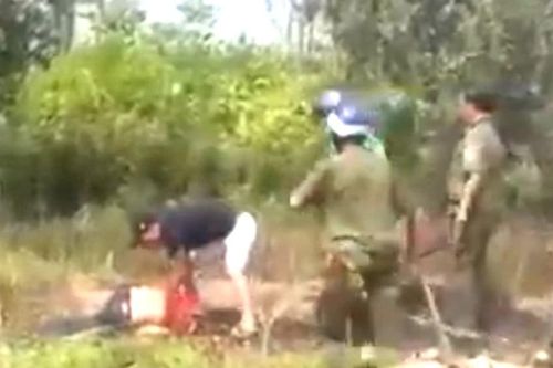 Nghi án người đàn ông trộm xe, bất ngờ dùng dao tự sát khi bị truy đuổi