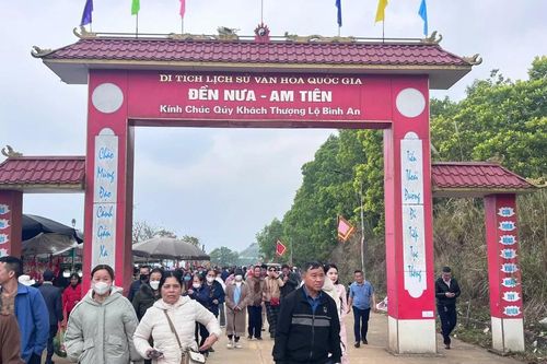 Đỉnh ngàn Nưa (Thanh Hóa): Đất thiêng hút khách