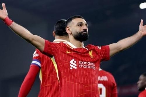 Salah giải hạn kiến tạo tại League Cup, sánh vai Gerrard