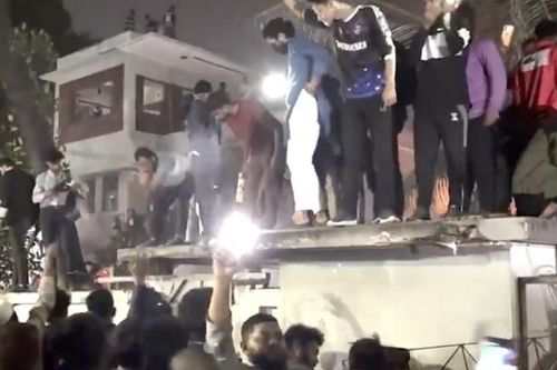 Phong trào biểu tình sinh viên Bangladesh đốt nhà gia đình cựu Thủ tướng Hasina