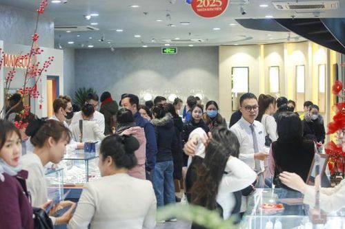 Hà Nội: Các tiệm vàng nhộn nhịp khách hàng ngày vía Thần Tài