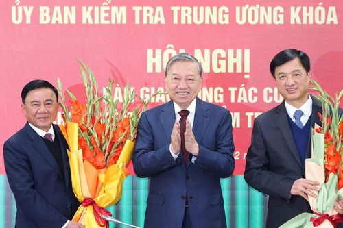 Tổng Bí thư dự hội nghị bàn giao công tác của Chủ nhiệm Ủy ban Kiểm tra Trung ương