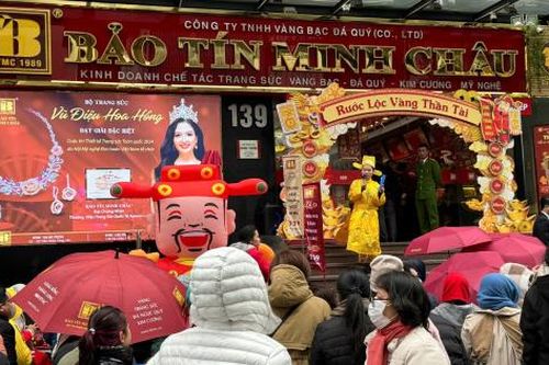 Giá vàng giao động mạnh trong ngày vía Thần Tài
