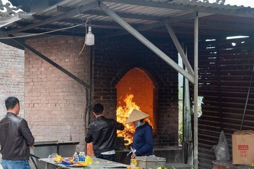 Đốt vàng mã đã được hạn chế tại các đền ở Nghệ An dịp đầu Xuân