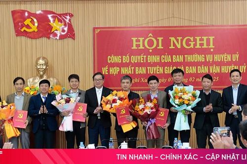 Công bố quyết định hợp nhất Ban Tuyên giáo và Ban Dân vận Huyện ủy Nghi Xuân