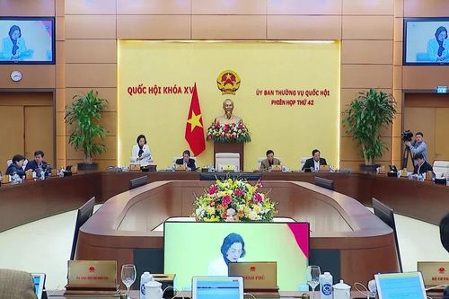 Ủy ban Thường vụ Quốc hội bàn về Luật Nhà giáo, Luật Hóa chất sửa đổi