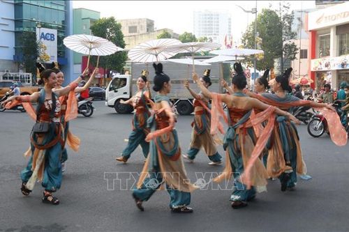 Đặc sắc lễ nghinh thần trên đường phố Biên Hòa - Đồng Nai