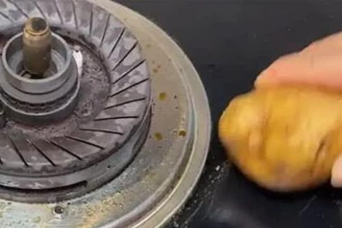Đặt một củ khoai tây lên bếp ga, tác dụng thần kỳ, bạn có thể tiết kiệm hàng trăm đô la mỗi năm