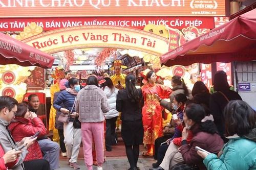 Ngày vía Thần Tài: Sôi động mua bán tại 'phố vàng' Hà Nội