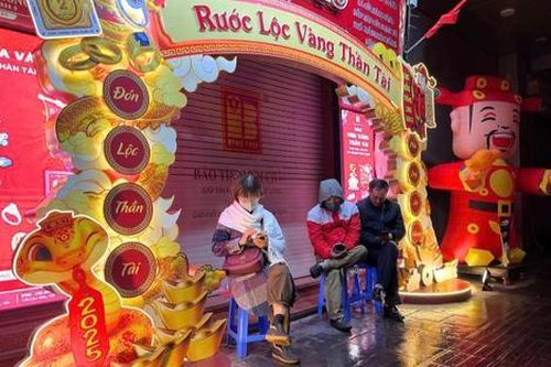Phố vàng Hà Nội khác lạ trong ngày vía Thần Tài