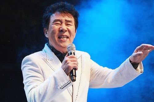 Nam ca sĩ gạo cội ngừng tim khi điều trị trong bệnh viện, qua đời ở tuổi 79