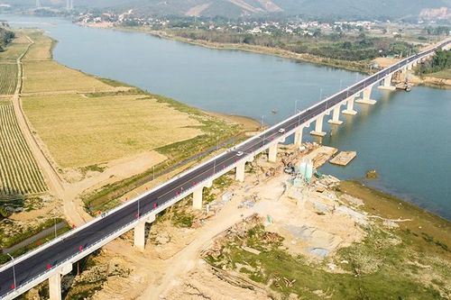 Đẩy nhanh tiến độ thực hiện các dự án giao thông trọng điểm