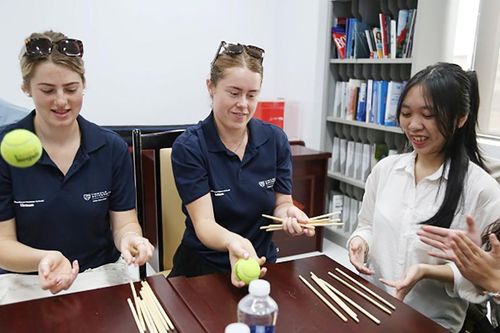Các trường đại học hội nhập, giao lưu văn hóa