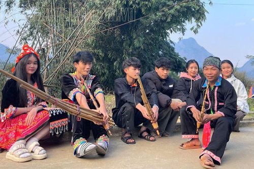 Tiếng khèn trên đỉnh núi