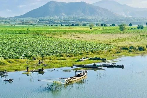 Mùa xuân bên dòng sông Ba