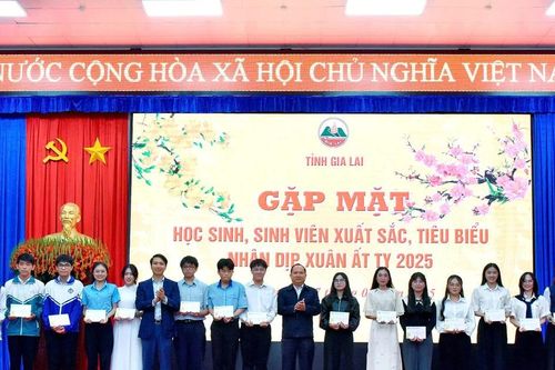 Gia Lai gặp mặt 205 học sinh, sinh viên xuất sắc, tiêu biểu nhân dịp đầu Xuân Ất Tỵ 2025
