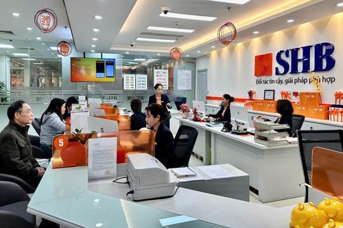 Giao dịch ngân hàng sôi động đầu Xuân