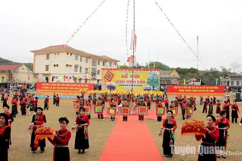 Khai mạc Lễ hội Đình Minh Cầm