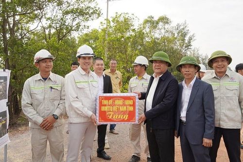 Quảng Bình: Chủ tịch UBND tỉnh kiểm tra tiến độ thi công các dự án trọng điểm