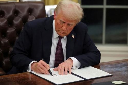 Tổng thống Mỹ Donald Trump ký sắc lệnh trừng phạt Tòa án Hình sự Quốc tế