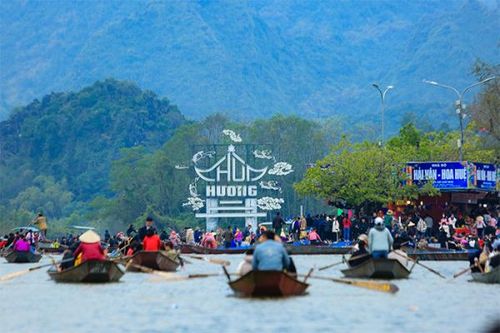 Hà Nội kiểm soát chặt hoạt động gần 4.000 đò, xuồng ở chùa Hương