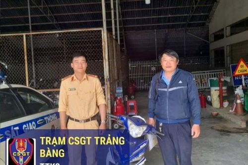 Người dân xúc động nhận lại chiếc xe bị mất 12 năm