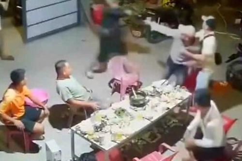 Mời làm việc 8 đối tượng liên quan trong vụ nổ súng ở Bến Tre