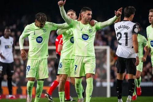 Barcelona giành vé bán kết Cúp Nhà Vua