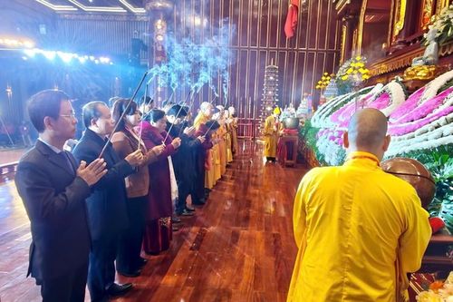 Nguyên Phó Chủ tịch nước Nguyễn Thị Doan dự Khai hội Xuân Yên Tử năm 2025