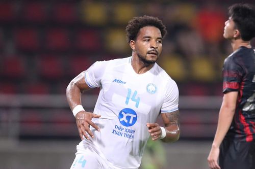 Nguyễn Xuân Son xuất sắc nhất V.League dù không đá trận nào