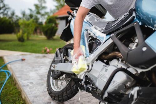 Những sai lầm cần tránh khi rửa xe máy tại nhà