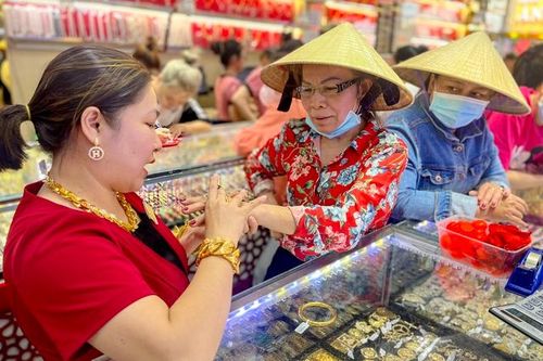 Có nên đầu tư vào vàng để sinh lợi nhuận cao trong năm 2025?