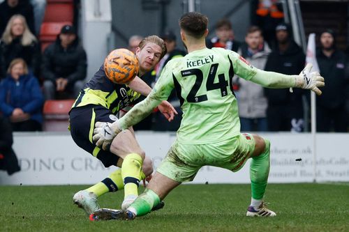 De Bruyne tỏa sáng, Man City thắng nhọc đội hạng ba