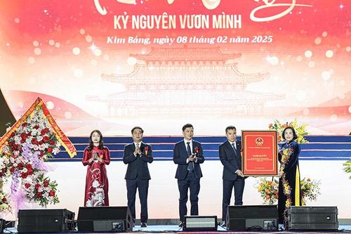 Phó Chủ tịch Quốc hội Nguyễn Thị Thanh dự lễ công bố quyết định thành lập thị xã Kim Bảng
