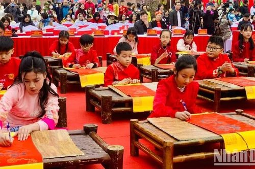 Tưng bừng Lễ khai bút đầu năm tại thành phố mới Thủy Nguyên (Hải Phòng)