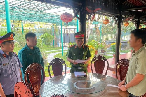 Trốn thuế hàng chục tỷ đồng, 'ông trùm' gỗ keo bị bắt