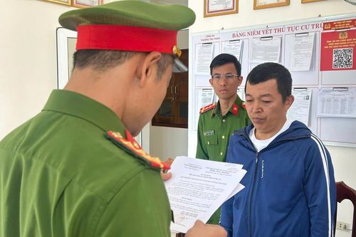 Chế rượu bằng cồn y tế làm 2 người chết