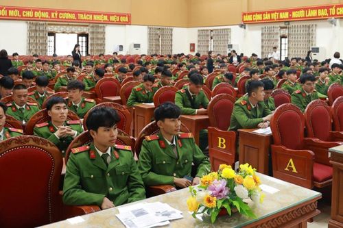 Tư vấn hướng nghiệp cho gần 200 chiến sĩ nghĩa vụ CAND trước khi xuất ngũ