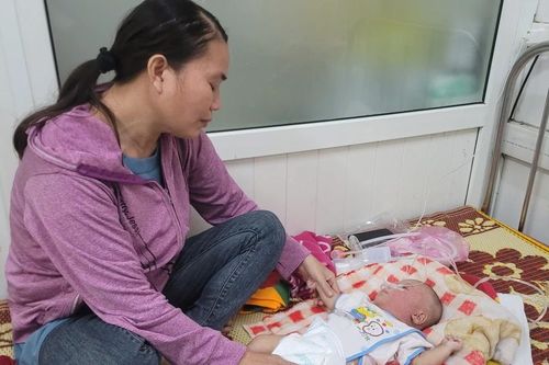 Tiếng khóc xé lòng của bé thơ 5 tháng tuổi chịu bệnh hiểm nghèo