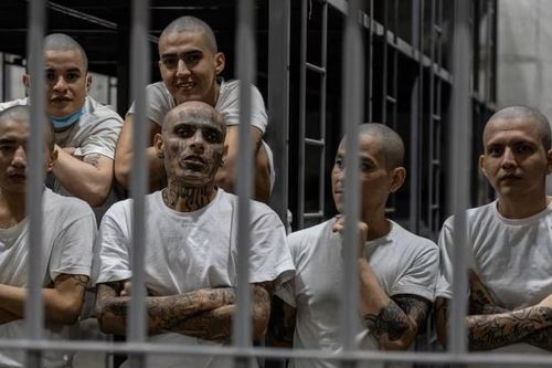 Cận cảnh nhà tù 'khét tiếng' tại El Salvador mà Mỹ sử dụng để giam những trùm tội phạm